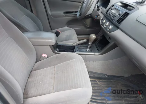 2005 Toyota Camry Le z USA, uszkodzony, nr VIN 4T1BE32K85U004030